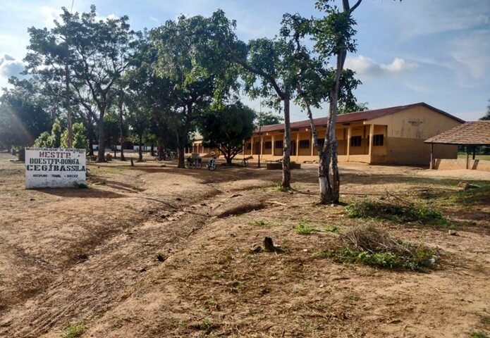 Façade du CEG2 de Bassila