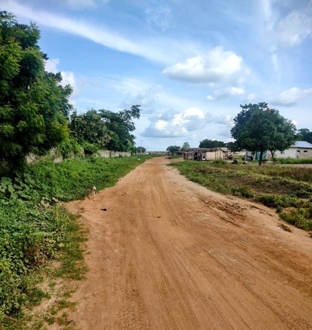 Vue de la voie de Kikélé à l’entrée de Kikélé
